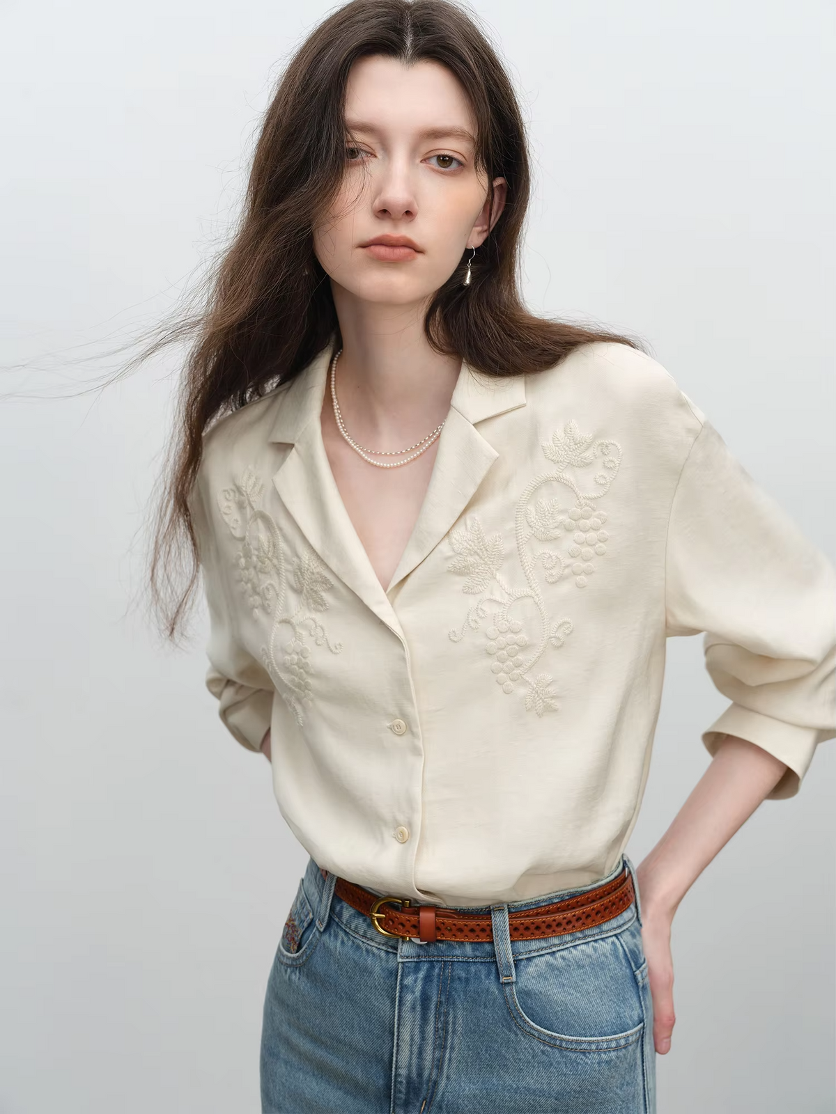 ZIQIAO Petite Size Thin Old Money Style Holiday Linen Embroidered Shirt Women 2025 New High-end Temperament Shirt