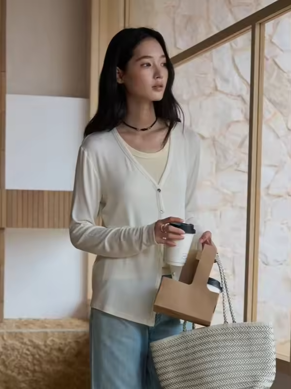 Women's Short-Sleeve T-Shirt with Scoop Neck and Straight Shoulders: Summer Pleated, Breathable, Slim-Fit, Simple Versatile